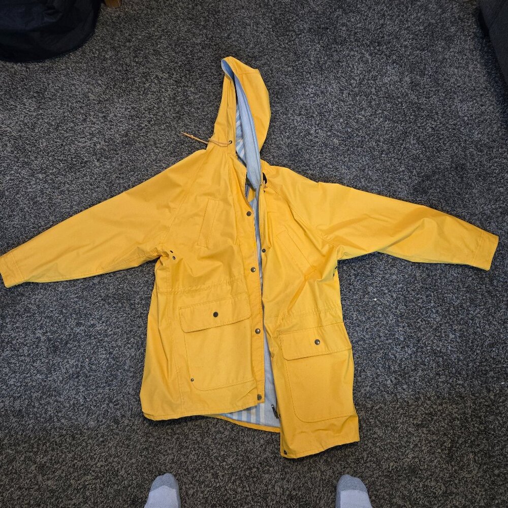 Misty harbor yellow raincoat size Large. Read description.